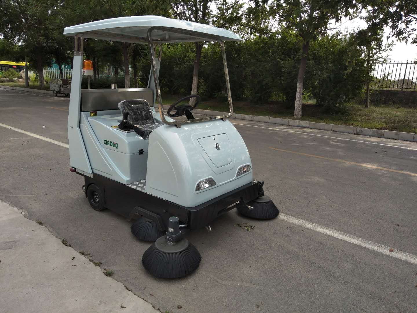 XLS-1750電動清掃車 XLS-1750電動清掃車